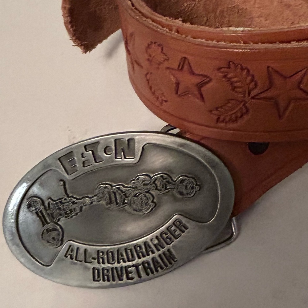 Eaton all-roadranger drivetrain Silver Buckle with brown leather belt. EUC!